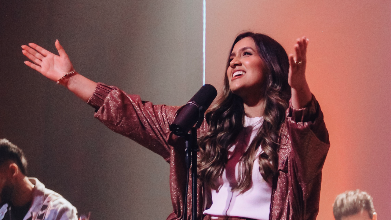 Kelly Benigno lança “Inabalável”, canção que pacifica a alma e fortalece o espírito