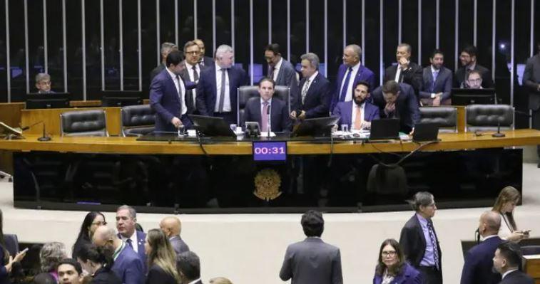 Câmara aprova taxa sobre streaming, e oposição reage ao 'PL da Globo'