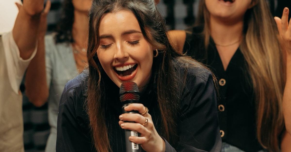 Esther Marcos fecha o EP “Milagres” com a suave e intensa música “Pura Adoração”