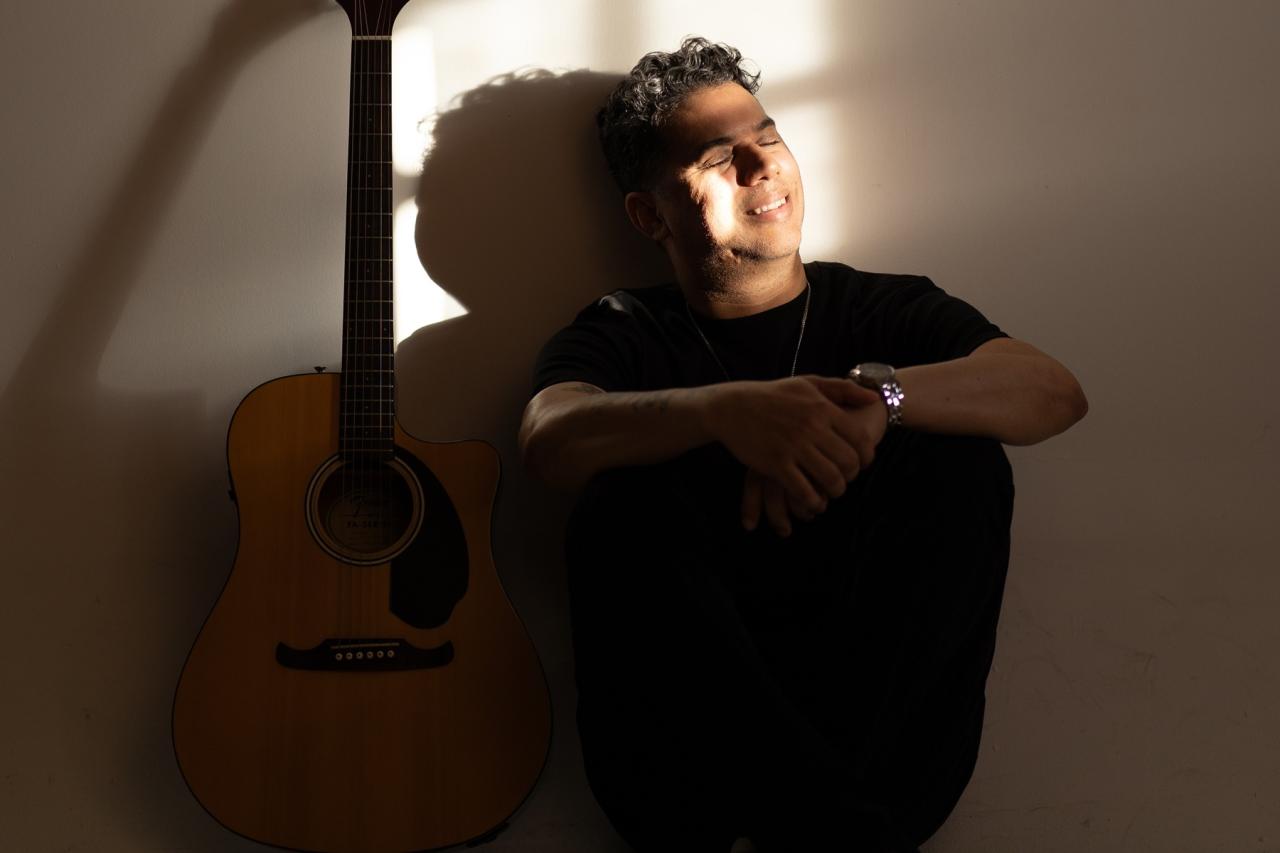 Francis Santos lança “Meu Socorro”: ouça o novo single que fala sobre fé e recomeço