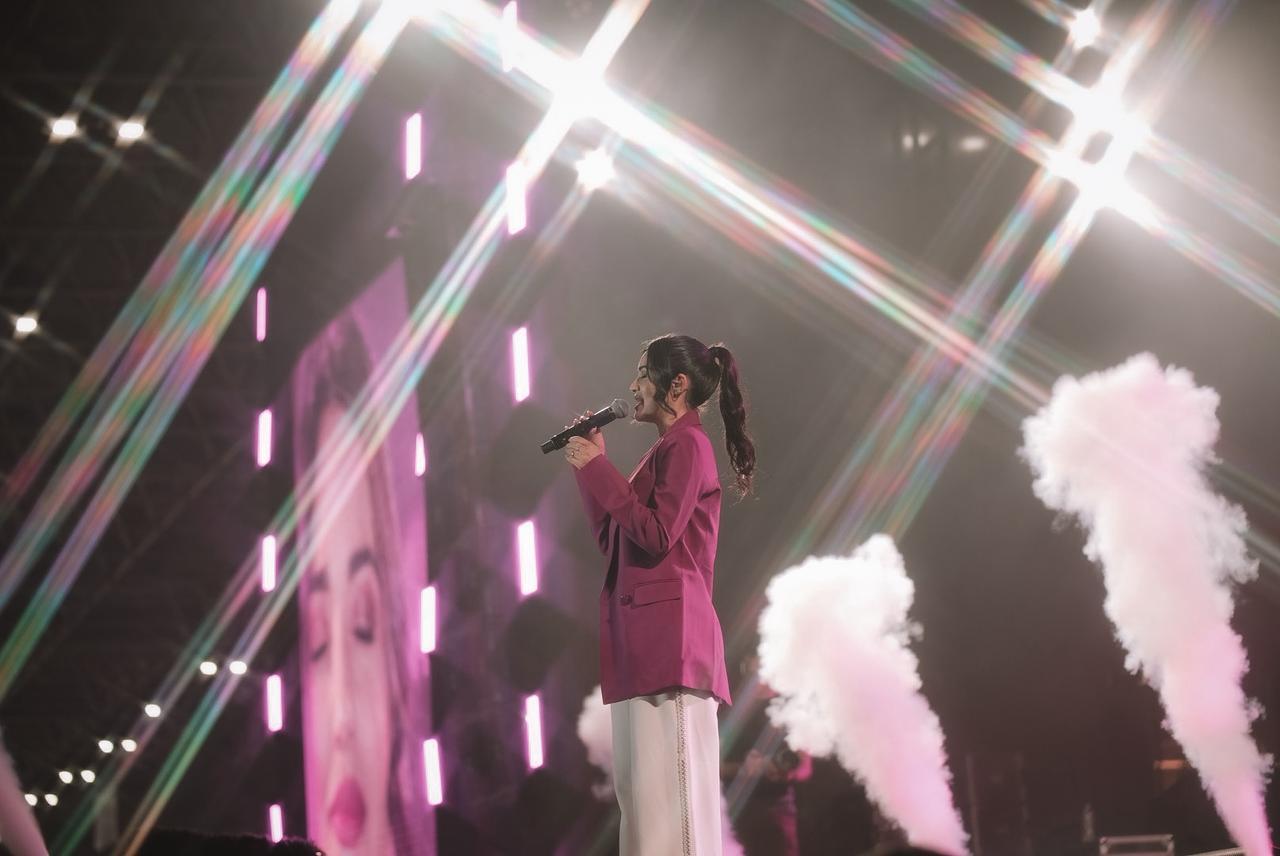 Nicoli Francini apresenta o single “Graça”, versão em português de “Mercy”