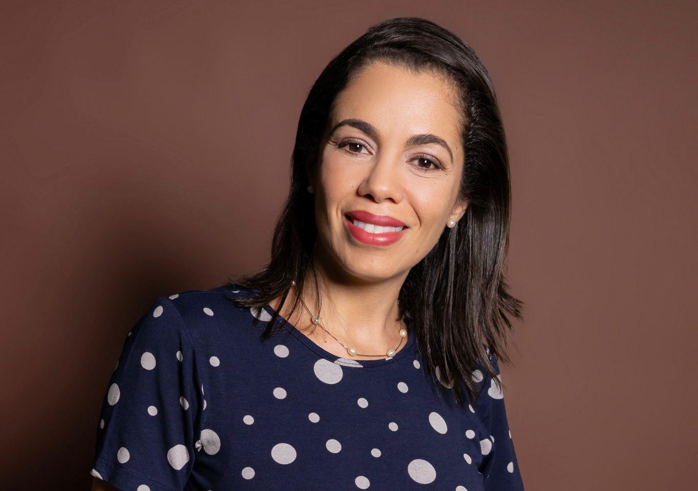 Íris Vianna apresenta “O Soberano”, single do EP “Foi Deus”