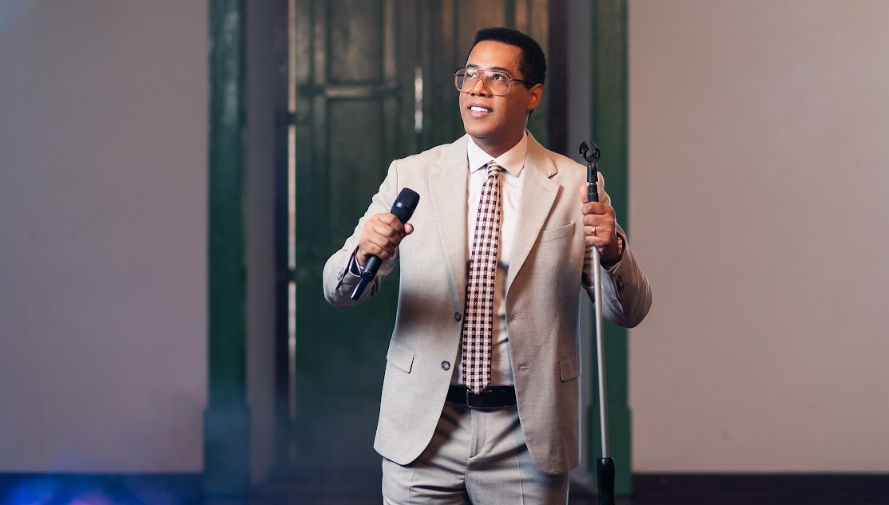 “Tijolinho por Tijolinho” de Alex Soares torna-se hino de reconstrução e chega a 1,5 milhão de views