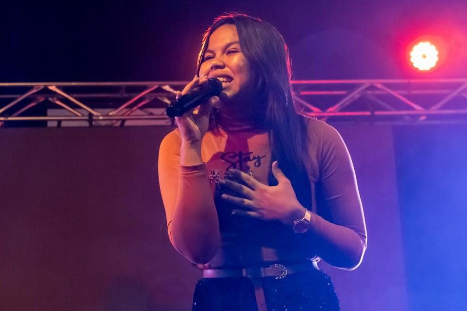 Wellen Carvalho lança o single “Acalma” e convida o público a confiar em Cristo mesmo em meio ao silêncio