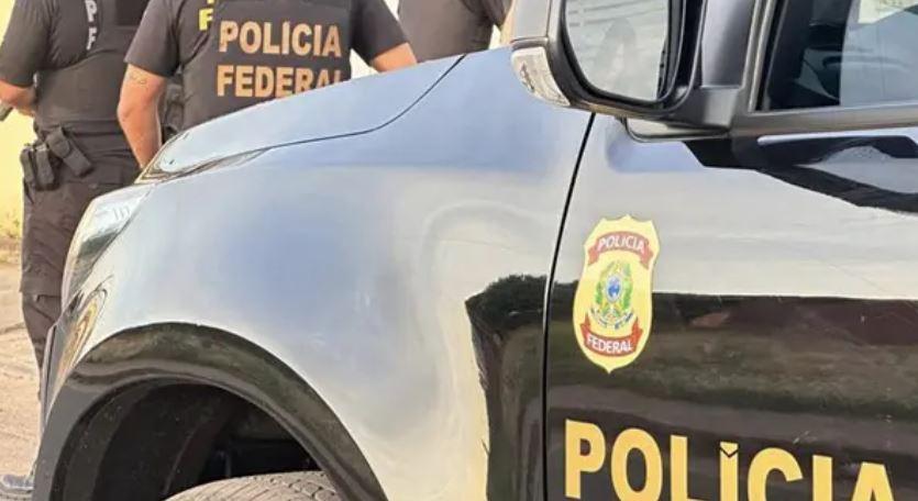 Agentes da PF pedem para cidadão retirar faixa de 'ladrão' em cidade que ia receber Lula