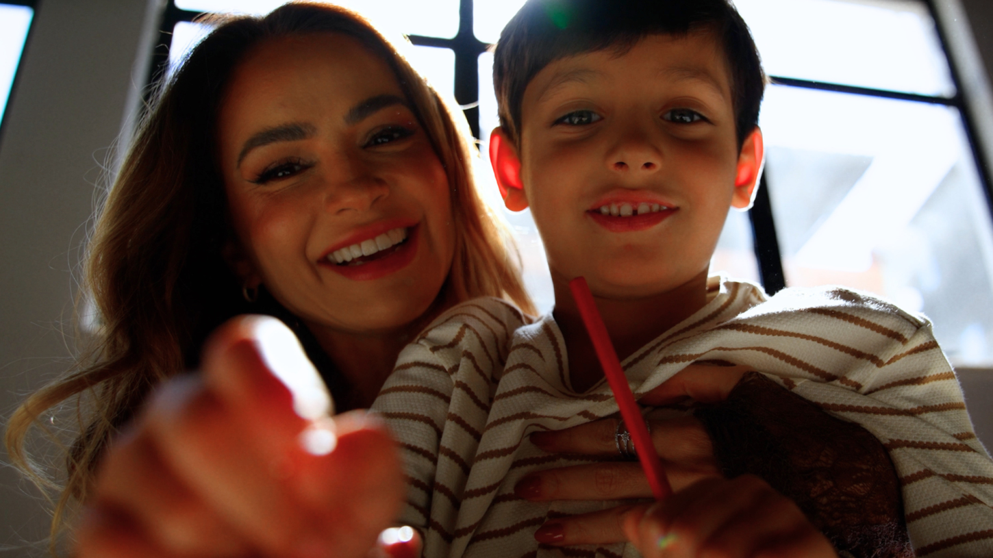 Pamela ressignifica “Desde O Primeiro Momento” em lançamento especial do Dia das Mães