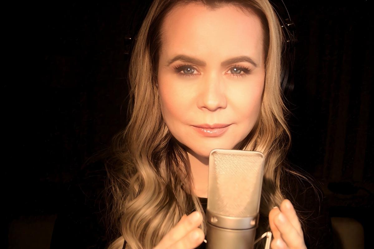 Anayle Sullivan lança “Grandes Coisas”, canção de fé que atravessa gerações