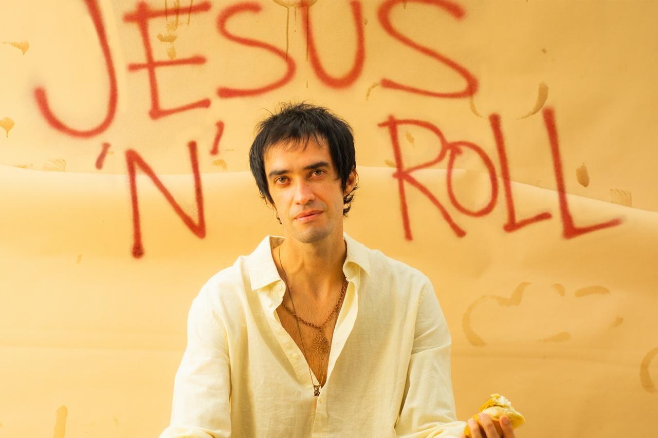 Guirroh lança “Faça de Mim”, o primeiro single de seu novo álbum, “Jesus ‘n’ Roll”