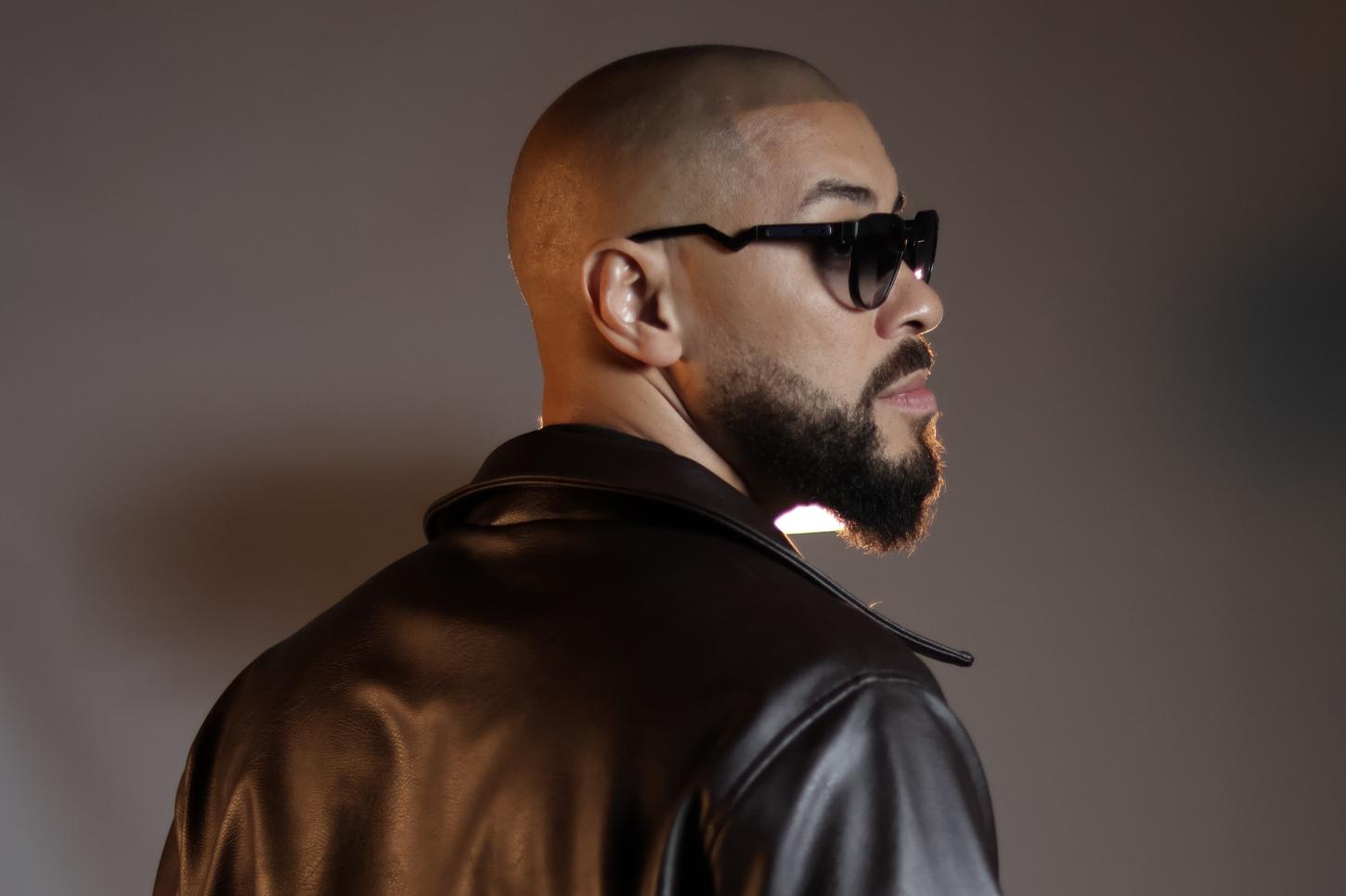 Ton Carfi resgata o R&B e aborda os desafios reais do amor no EP “Cantares”