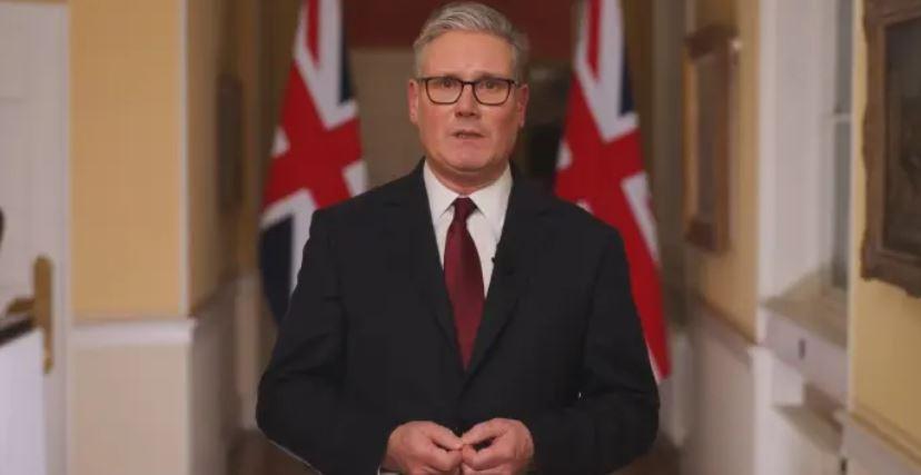 Keir Starmer apresenta renúncia ao cargo de primeiro-ministro do Reino Unido