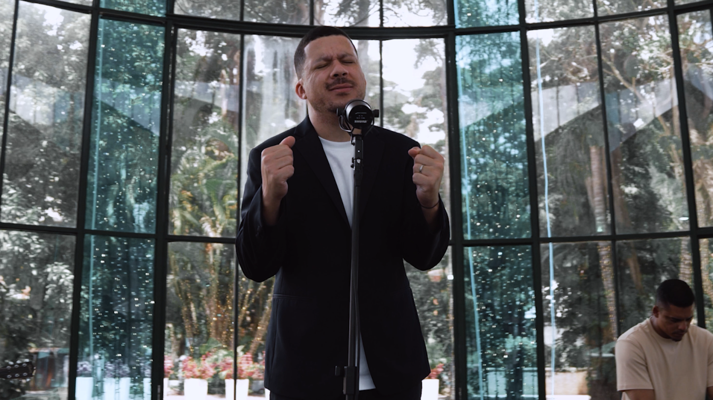 Bob Jonathan transforma lágrimas de uma oração no single “Me Arrepender”