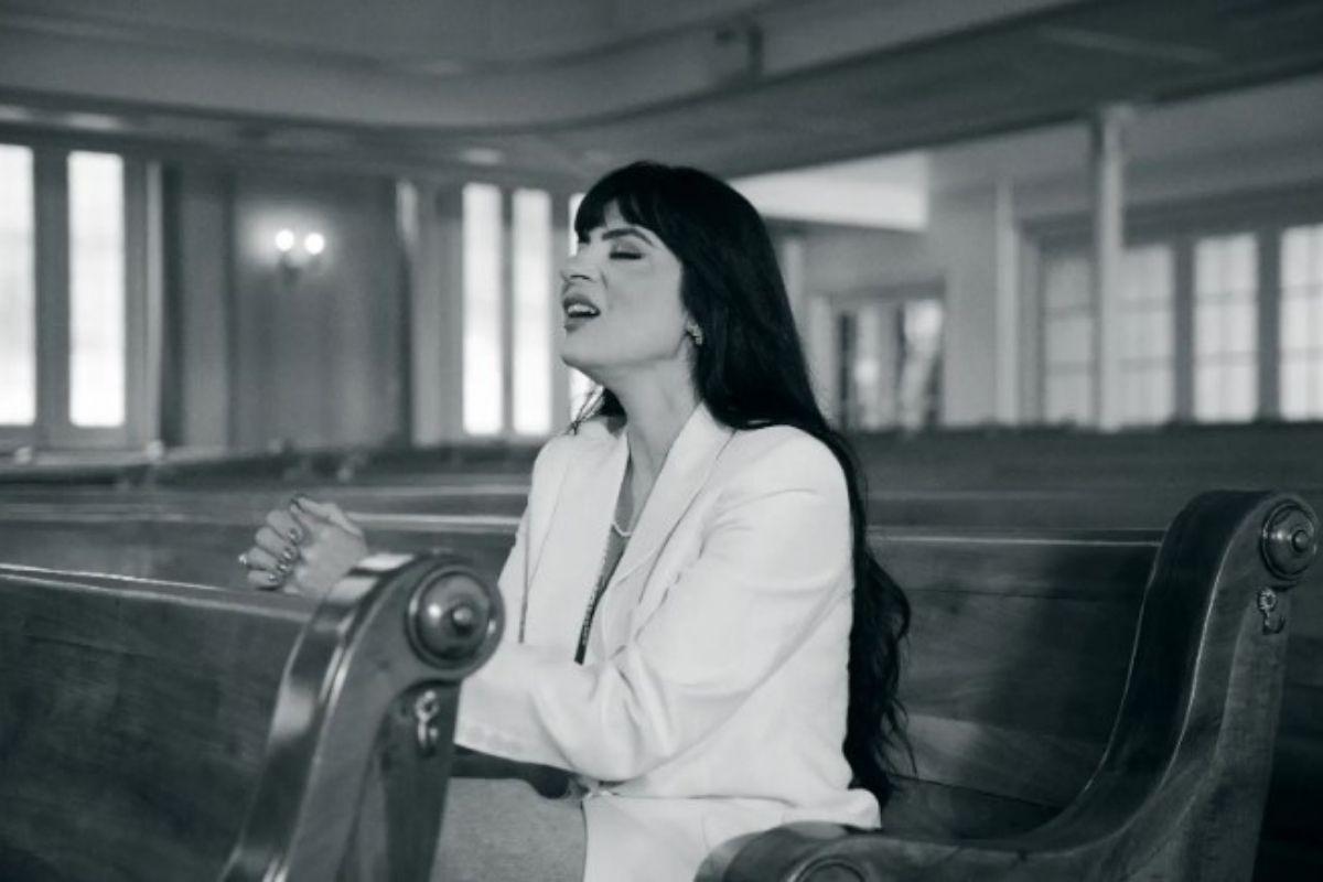 Fernanda Brum aponta para o essencial em “Nada Mais Importa”, primeiro single do projeto “Eu Ainda Sou de Barro”