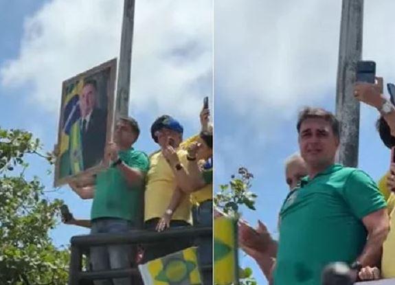 Emoção: Flávio chora ao erguer quadro de Bolsonaro