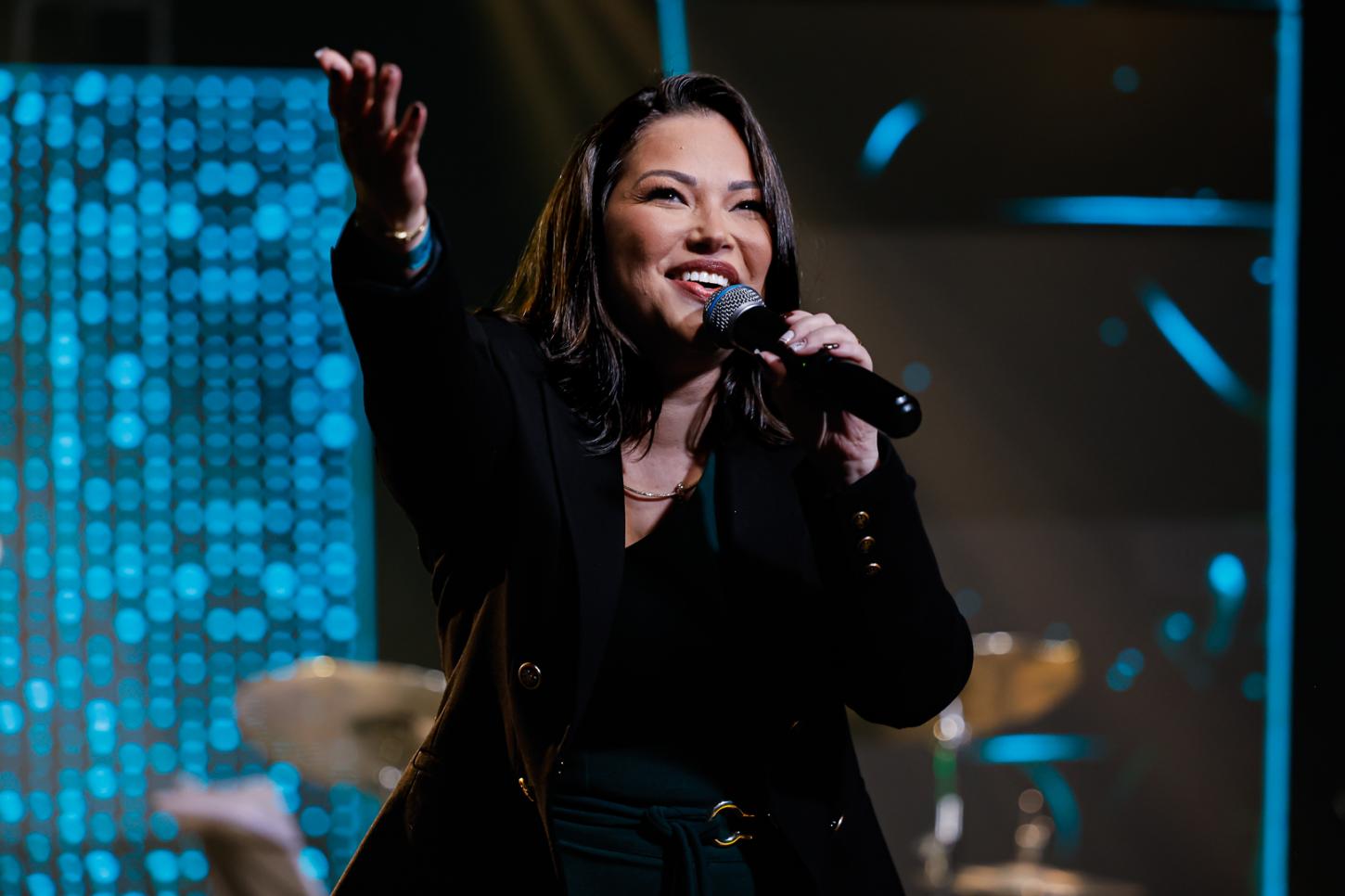 Cindy Tápia transforma fé e confiança em Deus em seu primeiro single, “Ele é Grande”