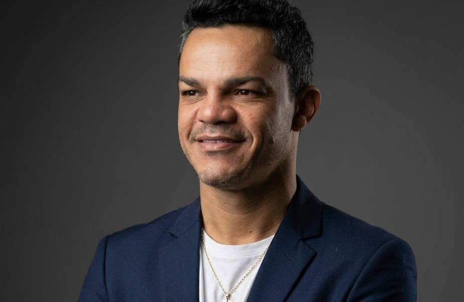 Do forró nacional ao louvor: Júnior Ribeiro lança 
