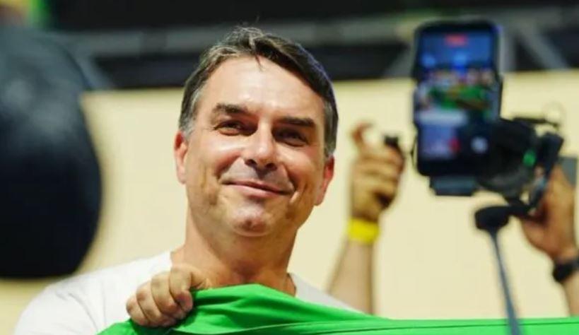 Flávio Bolsonaro desembarca nos EUA