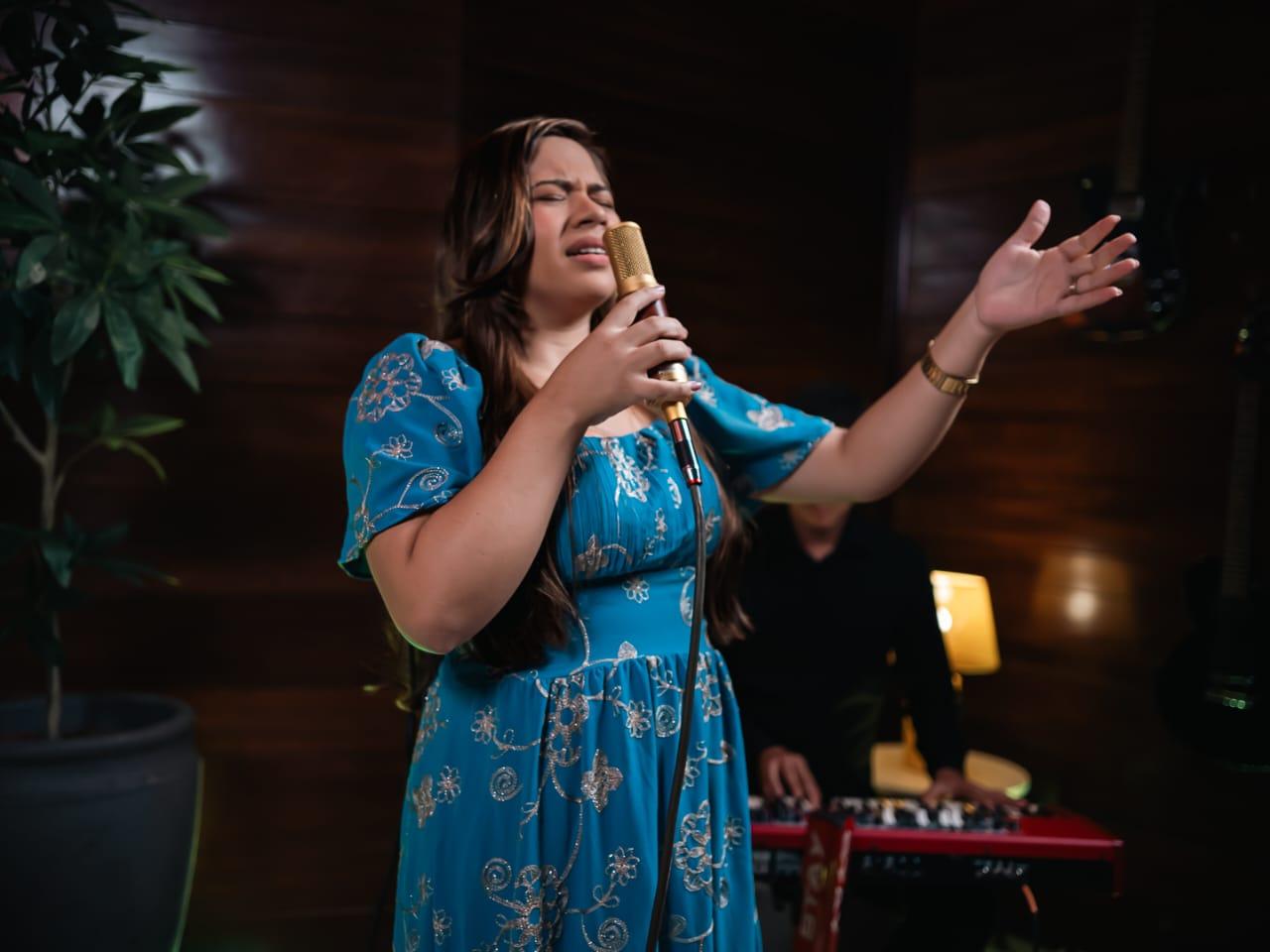 Jamile Castro lança “Não Me Deixe Esquecer”, cover de Valesca Maysa pela Todah Experience