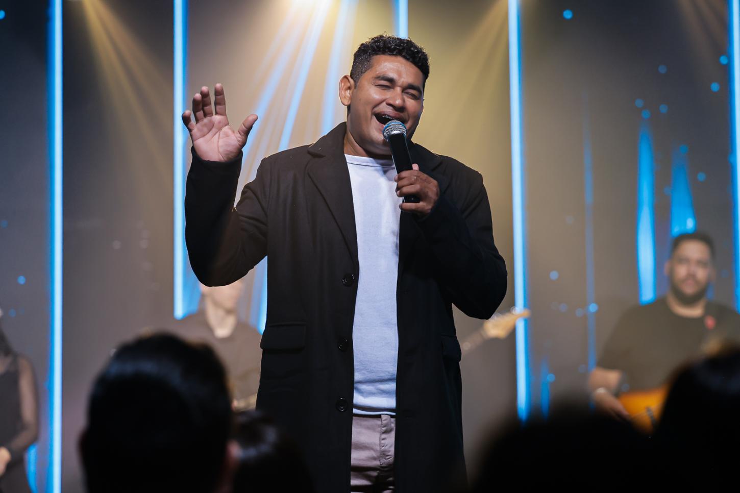Jorge Sepulcro chega à Todah Experience com o lançamento do single “Me Gastarei em Teu Altar”